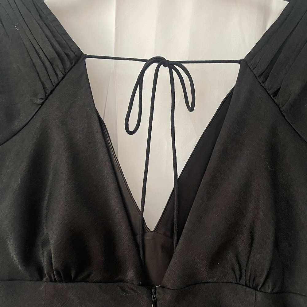 Lovers + Friends Ava Off the Shoulder Black Hammered Satin Fabric midi dress - Picture 8 of 8
